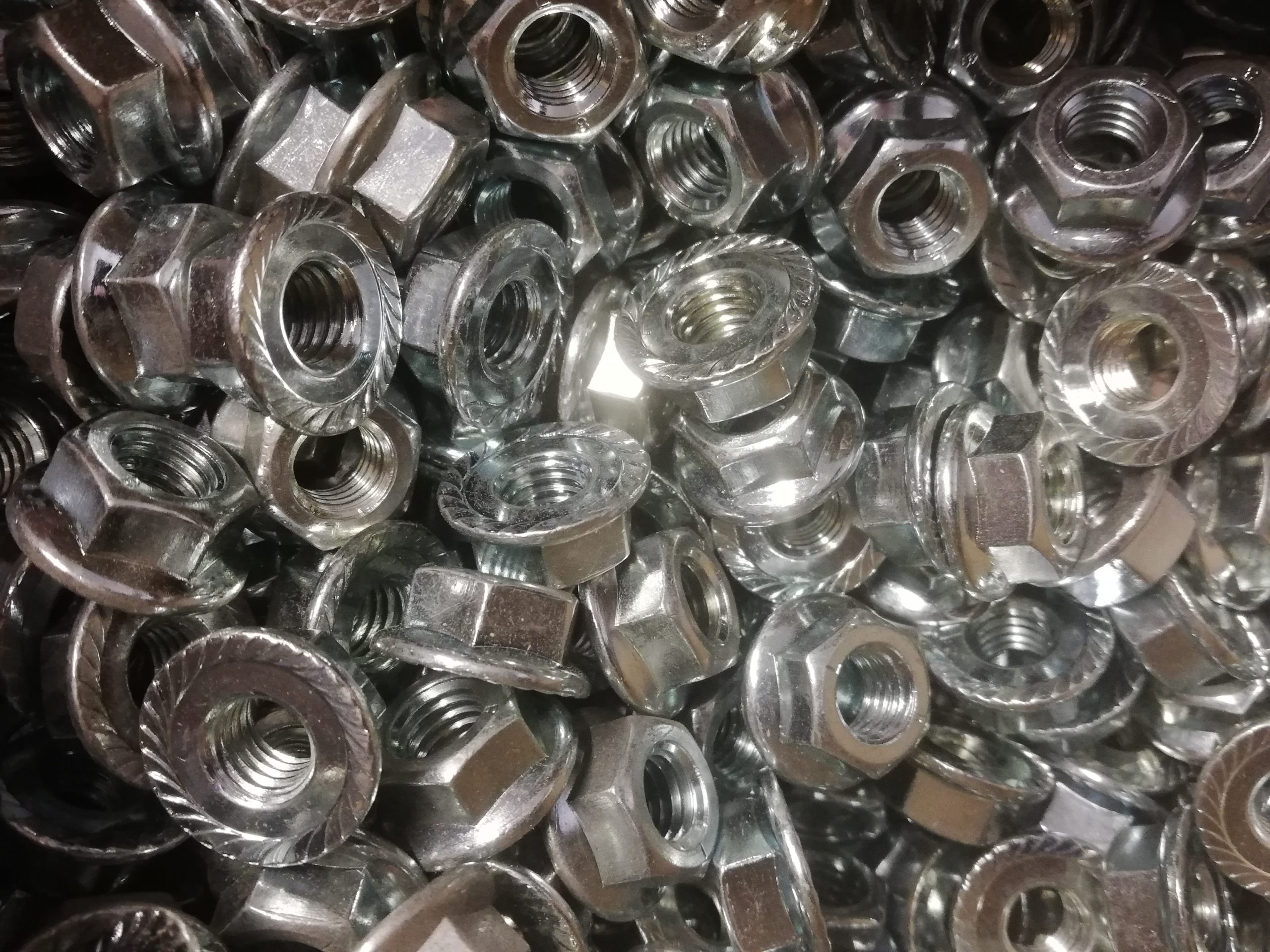 500 X M 8 Sechskantmuttern mit Flansch Sperrverzahung DIN 6923 8. – Bild 6